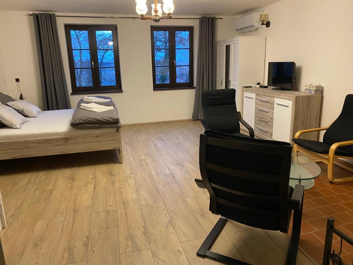 Apartman Pod Mandloni Starovice Exterior photo
